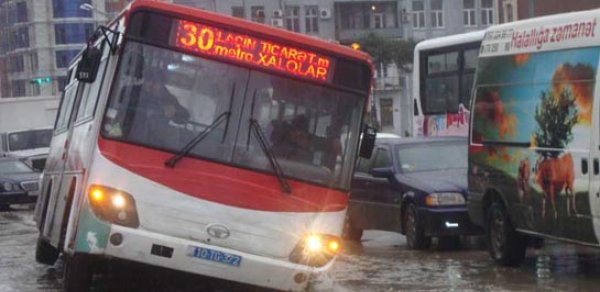 Bakını qardan sonra su basdı -  FOTOLAR 