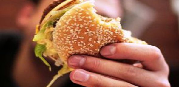‘McDonalds’ın hamburgerindən siçovul quyruğu çıxdı