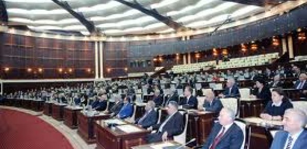 Azərbaycanda polisin səlahiyyətləri azaldılır