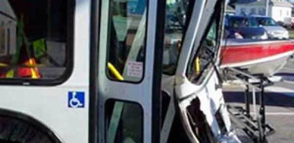 Bakıda daha bir sərnişin avtobusu qəza törətdi