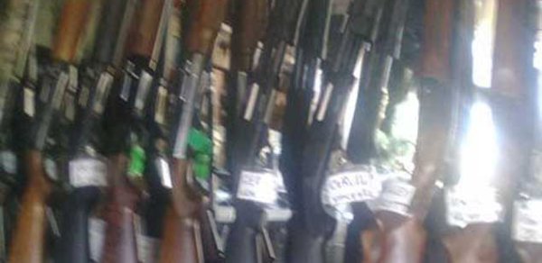 Bakıda mağazadan qanunsuz silahlar aşkarlanıb