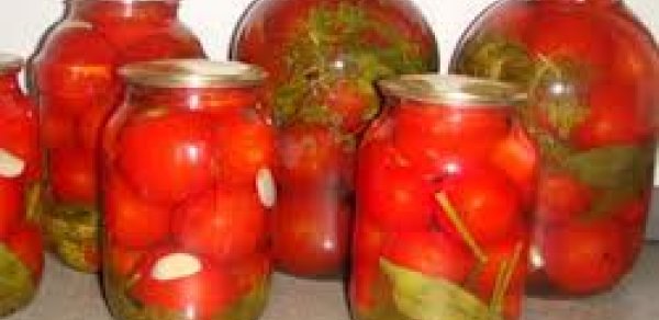 Azərbaycanda bir ailənin 7 üzvü pomidor turşusundan zəhərlənib