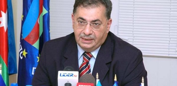 Millət vəkili parlamentdə deputatlara qoyulan telefon qadağasının əleyhinə çıxdı -  AÇIQLAMA 