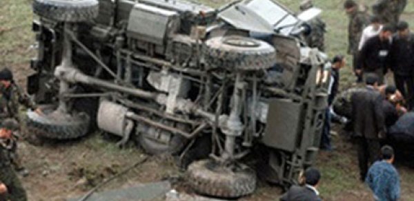 Azərbaycanda hərbi maşın qəzaya uğrayıb, xəsarət alanlar var