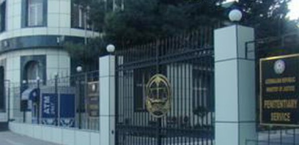 Penitensiar xidmətin daha bir əməkdaşı xidmətdən qovuldu