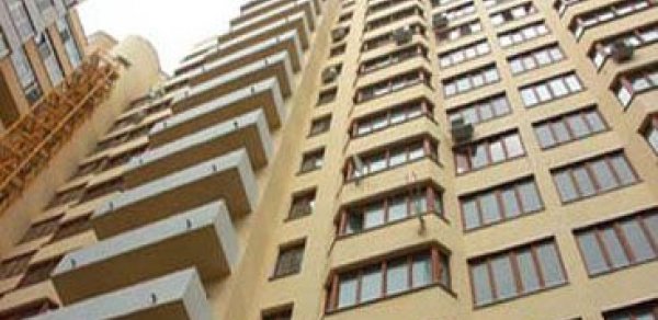 Bakı sakini 8-ci mərtəbədən yıxılaraq ölüb