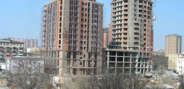 Nazirlik icra hakimiyyətinin icazə verdiyi tikintini dayandırdı