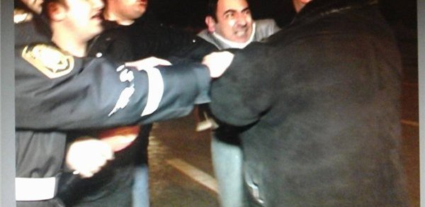Nəqliyyat Nazirliyinin işçisi jurnalistin üstünə hücum etdi -  FOTOLAR 