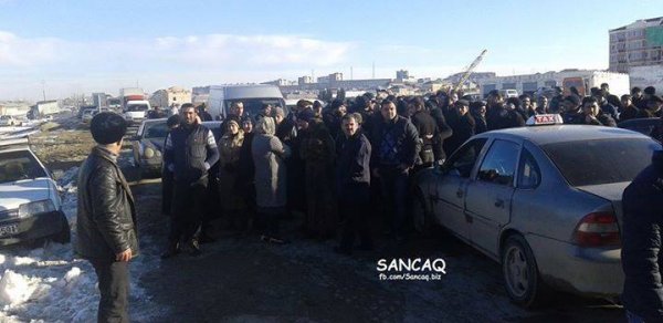 Bakıda məcburi köçkünlər yol bağladılar