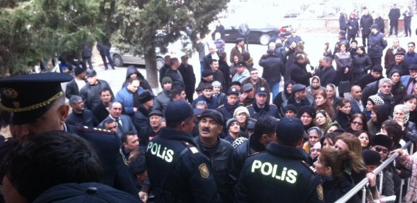 Səlim Müslümova kütləvi şikayət -  FOTOLAR