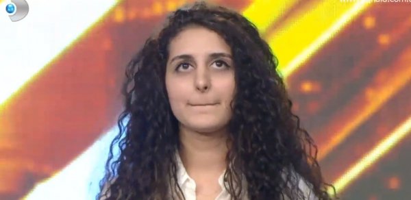 Azərbaycanlı qız Türkiyədə oxuduğu mahnı ilə hamını heyrətləndirdi -  VİDEO 