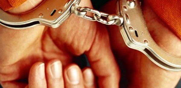 Polisi bıçaqlayıb qaçan şəxs həbs edildi