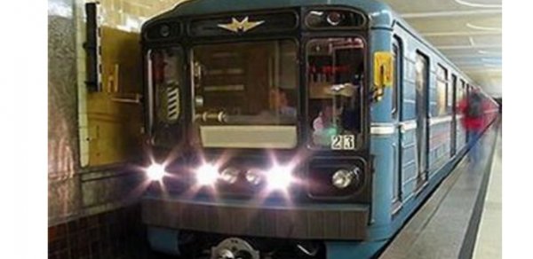 Bakı metrosunda özünü qatarın altına atan tələbə danışdı
