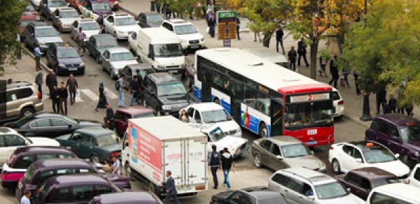 Bakının əksər küçə və prospektlərində tıxac yaranıb -  ÜNVANLAR