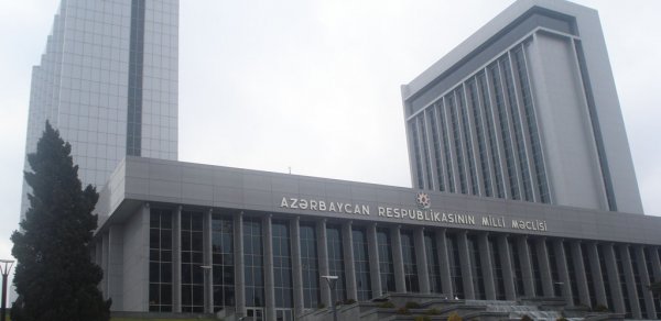 Deputatlar harınlamış məmurların cəzalandırılmasından danışdılar -  AÇIQLAMA 