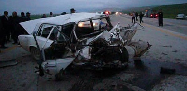 Qobustanda ağır yol qəzası baş verib :-  Ölən və yaralananlar var