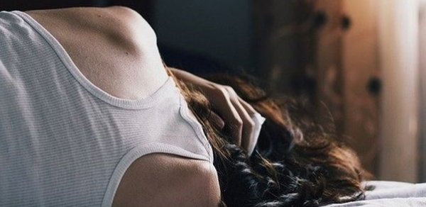 17 yaşlı azərbaycanlı qızın dəhşətli intiharı