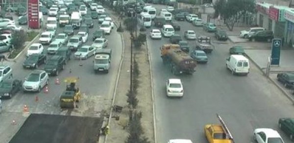 Bakının əsas prospektlərinin birində böyük tıxac yaranıb