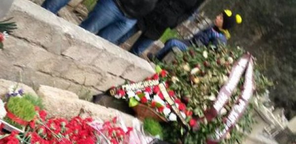 Fanatları Hüseyn Dəryanın qəbri üstünə axın etdilər –  FOTO