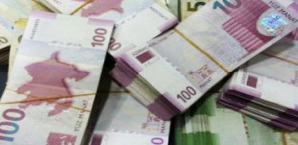 Prezident təqaüdçüsünün evindən 26 min oğurlandı