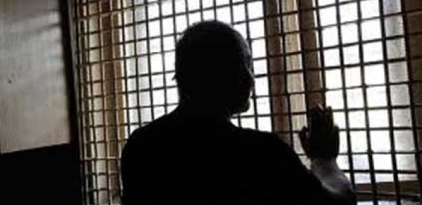 DƏHŞƏT:- Bakıda seksual manyak polis bölməsindən qaçdı 