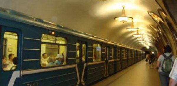 Bakı metrosundakı bu görüntülər hamını təccübləndirəcək - VİDEO 