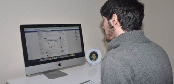 Tələbə “Facebook”dan 12 min dollar qazandı