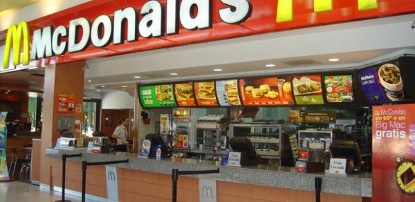 Bakıda müştərisi ‘McDonalds’ı məhkəməyə verdi -  50 min təzminat istəyir