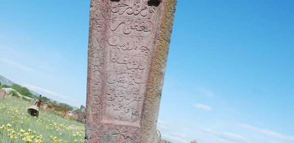 Azərbaycanın kişilik rəmzinin əyri qalan məzar daşı –  FOTOREPORTAJ 