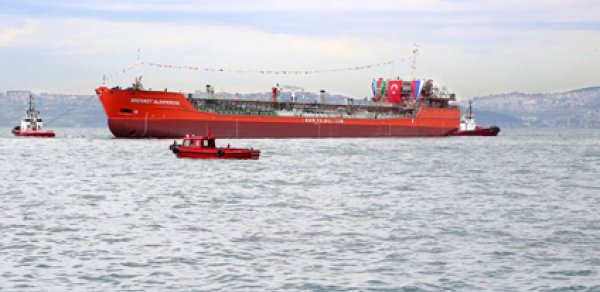 “Palmali” “Şövkət Ələkbərova" tankerini suya buraxdı