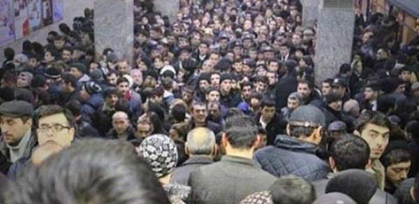 Bakı metrosunda yenə problem yaşandı –  Sərnişinlər təxliyyə olundu 