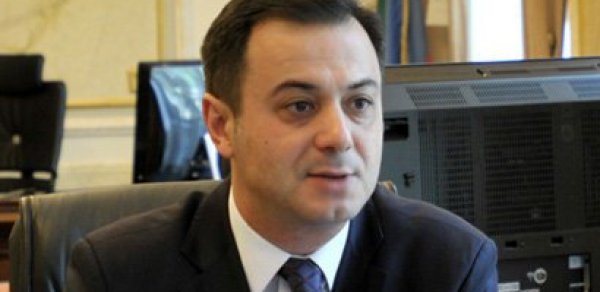 Elşad İskəndərov işdən çıxarıldı