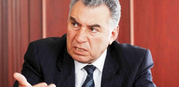 "Fərari oğlana qız vermək olmaz" - Əli Həsənov