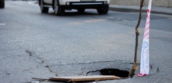 Cavid Qurbanovun yeni təmir etdirdiyi yol çökür -  FOTOLAR 