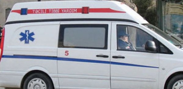 Bakıda kişinin başına göydən daş düşdü