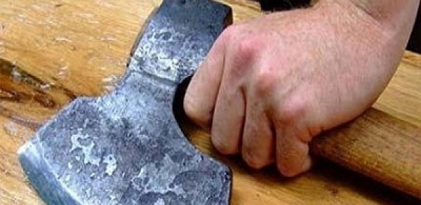 Bakıda 17 yaşlı oğlan atasını balta ilə qətlə yetirdi