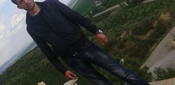 İsmayıllıda gənc Facebook-da status yazıb özünü öldürdü - FOTOLAR