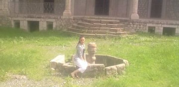 Erməni qızları Xankəndində və Şuşada belə kef çəkir -  FOTOLAR 