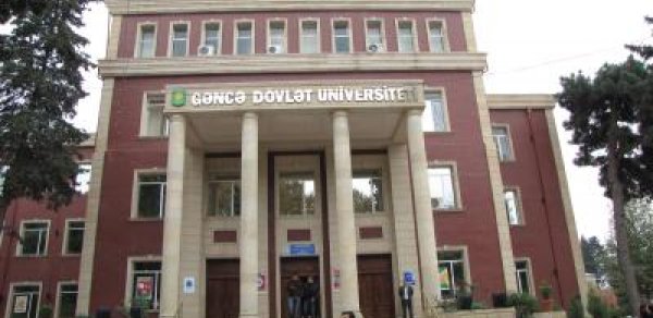 Gəncədə yeni rektor sələfinin paxırlarını açdı