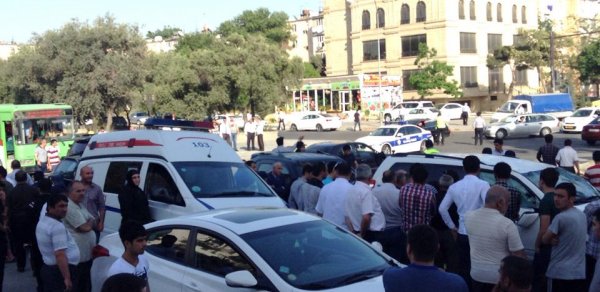 Bakıda zəncirvari qəza – İki ‘Prado’ bir-birinə girdi - FOTOLAR