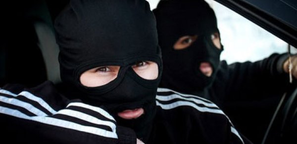 Azərbaycanda maskalı şəxslər 74 yaşlı qadını bıçaqladılar