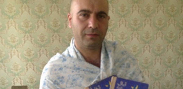 “İki ildi məndə belə bir təəssürat yaranıb ki, qarnımda qurbağa yaşayır" - Azərbaycanlı yazıçı