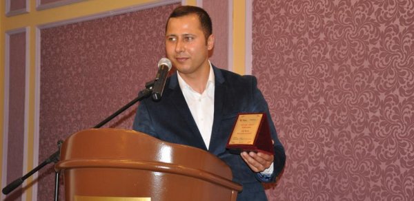 Ali Kan "İlin peşəkar jurnalisti" oldu