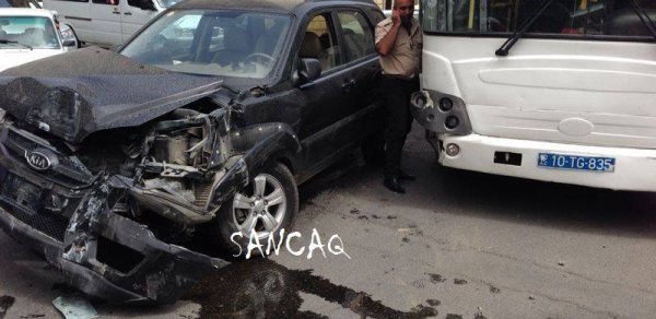 Bakıda avtobus qırmızı işıqda keçib qəza törətdi -  FOTO 