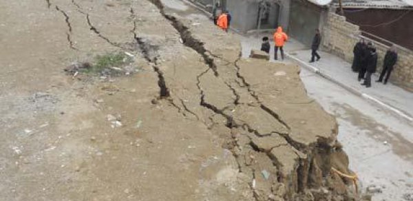 İsmayıllıda baş verən sürüşmə kəndlə əlaqəni kəsdi