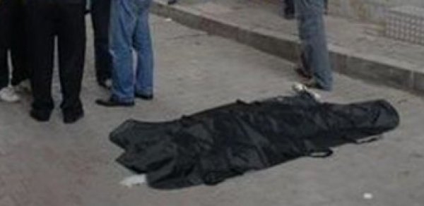 Bakıda kişi özünü traktorun altına atdı