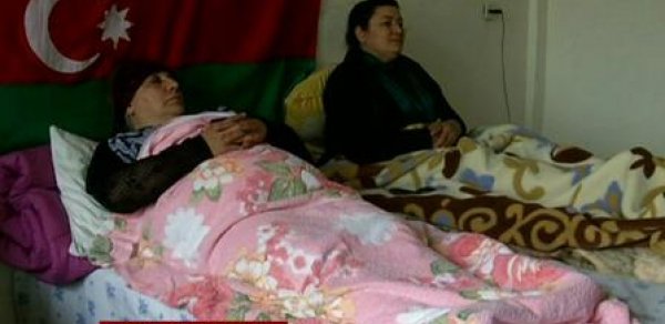 Azərbaycanda qadın aclıq aksiyası keçirməyə başladı -  VİDEO 