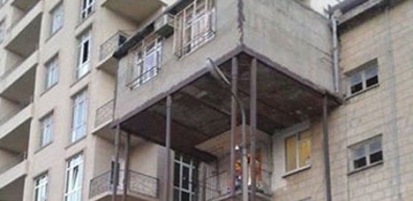 Bakının təhlükəli balkon ‘dərdi’ -  VİDEO 