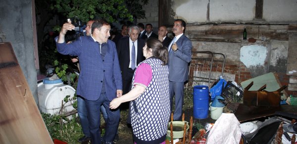 Elmar Vəliyev ziyan dəymiş evlərə baxış keçirdi -  FOTOLAR