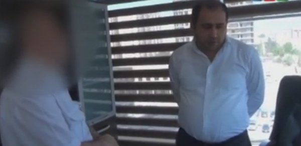 “Merac Holdinq”-in rəhbəri rüşvət alarkən belə yaxalandı -  VİDEO